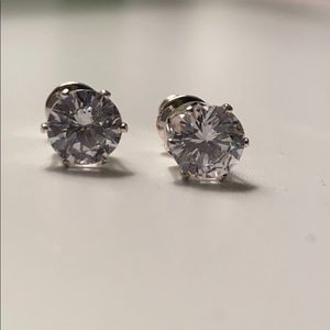 Large Diamond Stud (Costume jewelry)